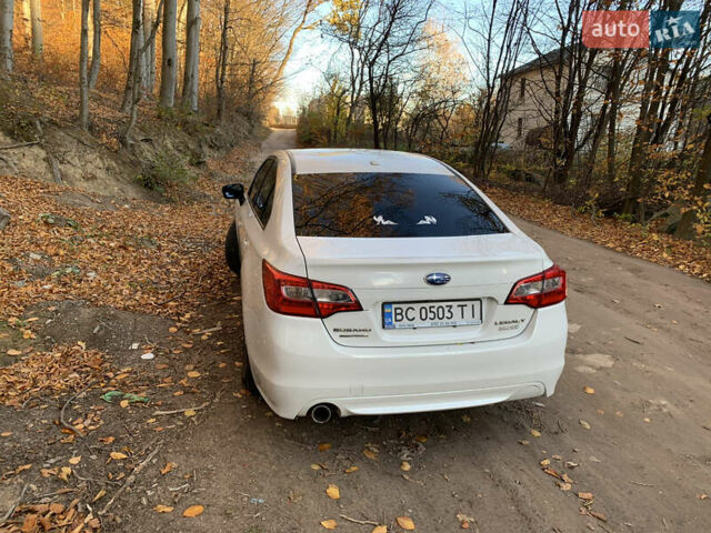 Белый Субару Легаси, объемом двигателя 2.5 л и пробегом 175 тыс. км за 10500 $, фото 7 на Automoto.ua
