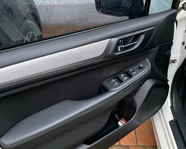 Білий Субару Легасі, об'ємом двигуна 2.5 л та пробігом 170 тис. км за 11200 $, фото 2 на Automoto.ua