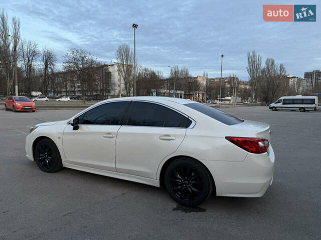 Белый Субару Легаси, объемом двигателя 2.5 л и пробегом 170 тыс. км за 11100 $, фото 7 на Automoto.ua