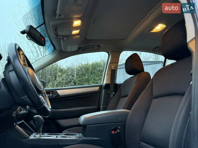 Белый Субару Легаси, объемом двигателя 2.5 л и пробегом 102 тыс. км за 11900 $, фото 9 на Automoto.ua