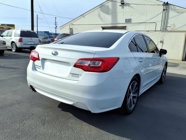 Белый Субару Легаси, объемом двигателя 2.5 л и пробегом 72 тыс. км за 9000 $, фото 3 на Automoto.ua