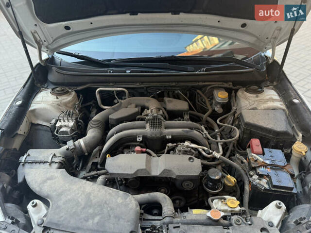 Белый Субару Легаси, объемом двигателя 2.5 л и пробегом 109 тыс. км за 11800 $, фото 17 на Automoto.ua