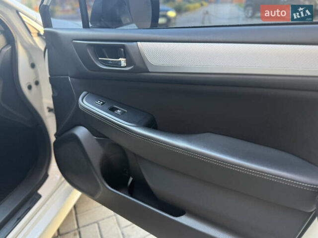 Белый Субару Легаси, объемом двигателя 2.5 л и пробегом 109 тыс. км за 11800 $, фото 8 на Automoto.ua