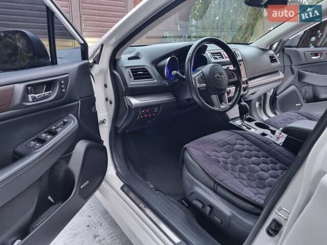 Белый Субару Легаси, объемом двигателя 2.5 л и пробегом 93 тыс. км за 14900 $, фото 6 на Automoto.ua