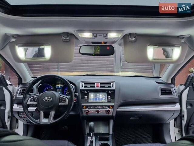 Белый Субару Легаси, объемом двигателя 2.5 л и пробегом 93 тыс. км за 14900 $, фото 5 на Automoto.ua
