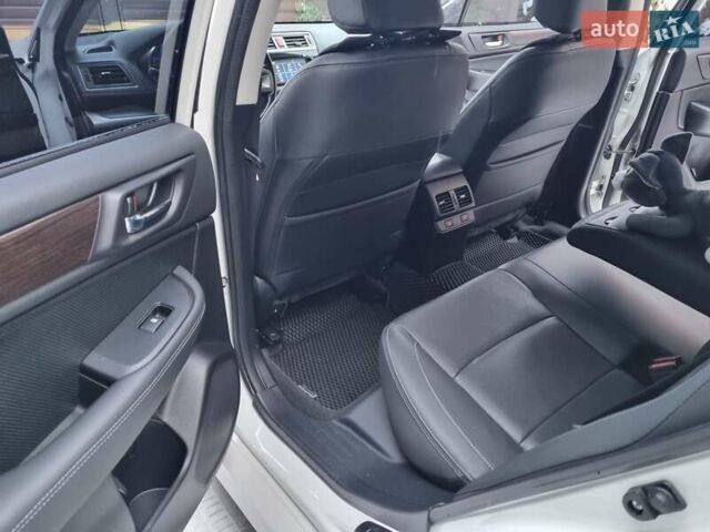 Белый Субару Легаси, объемом двигателя 2.5 л и пробегом 93 тыс. км за 14900 $, фото 7 на Automoto.ua