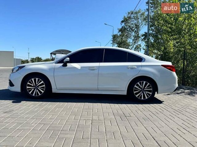 Белый Субару Легаси, объемом двигателя 2.5 л и пробегом 80 тыс. км за 13300 $, фото 3 на Automoto.ua