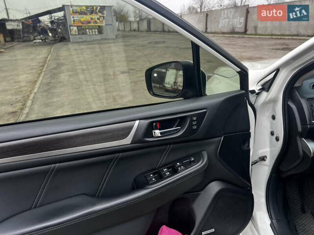 Білий Субару Легасі, об'ємом двигуна 2.5 л та пробігом 135 тис. км за 15500 $, фото 7 на Automoto.ua
