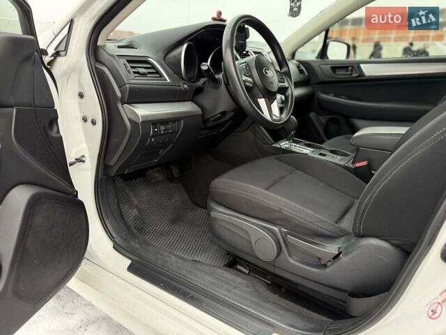 Білий Субару Легасі, об'ємом двигуна 2.5 л та пробігом 166 тис. км за 11900 $, фото 6 на Automoto.ua