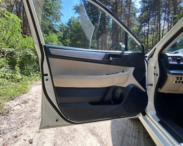 Білий Субару Легасі, об'ємом двигуна 2.5 л та пробігом 111 тис. км за 12500 $, фото 5 на Automoto.ua