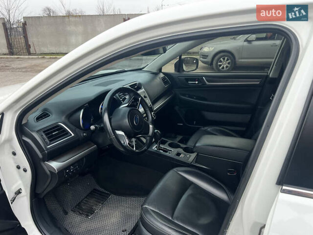 Білий Субару Легасі, об'ємом двигуна 2.5 л та пробігом 135 тис. км за 15500 $, фото 6 на Automoto.ua