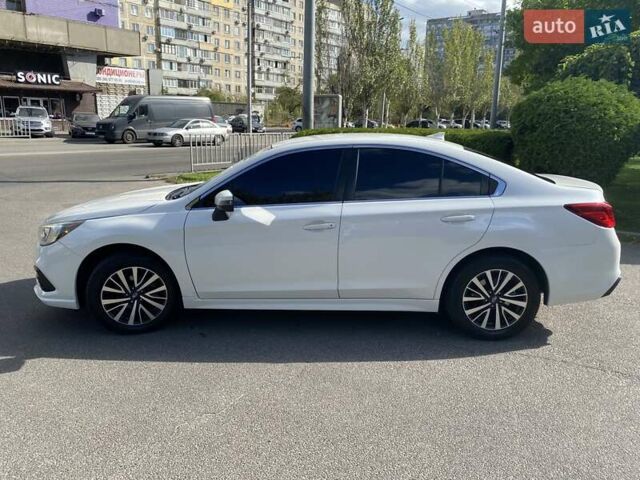 Белый Субару Легаси, объемом двигателя 2.5 л и пробегом 109 тыс. км за 13200 $, фото 2 на Automoto.ua