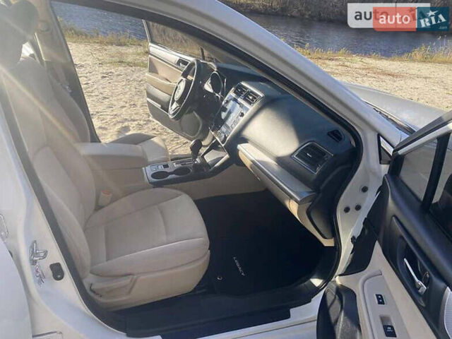 Белый Субару Легаси, объемом двигателя 2.5 л и пробегом 219 тыс. км за 12000 $, фото 31 на Automoto.ua