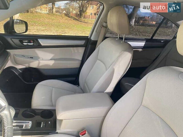 Белый Субару Легаси, объемом двигателя 2.5 л и пробегом 219 тыс. км за 12000 $, фото 6 на Automoto.ua