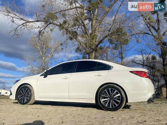 Белый Субару Легаси, объемом двигателя 2.5 л и пробегом 219 тыс. км за 12000 $, фото 27 на Automoto.ua