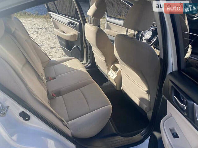 Белый Субару Легаси, объемом двигателя 2.5 л и пробегом 219 тыс. км за 12000 $, фото 29 на Automoto.ua