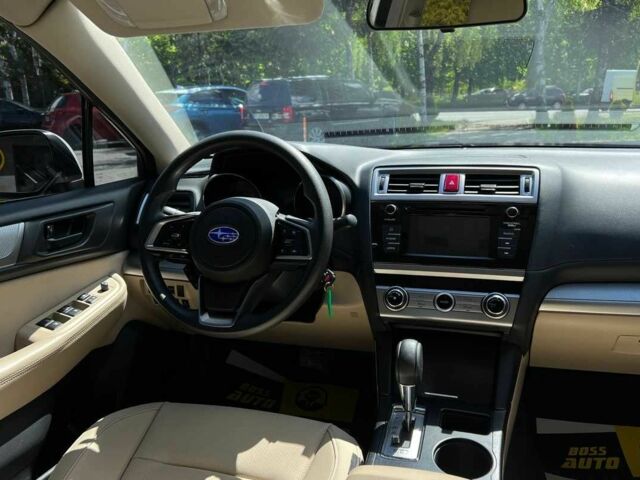 Белый Субару Легаси, объемом двигателя 2.5 л и пробегом 85 тыс. км за 11999 $, фото 12 на Automoto.ua