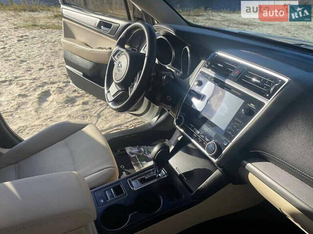 Белый Субару Легаси, объемом двигателя 2.5 л и пробегом 219 тыс. км за 12000 $, фото 23 на Automoto.ua