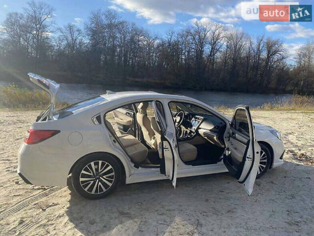 Белый Субару Легаси, объемом двигателя 2.5 л и пробегом 219 тыс. км за 12000 $, фото 8 на Automoto.ua