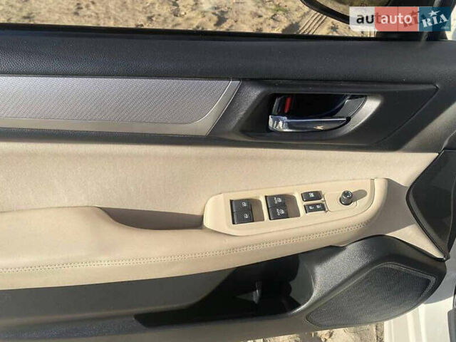 Белый Субару Легаси, объемом двигателя 2.5 л и пробегом 219 тыс. км за 12000 $, фото 9 на Automoto.ua