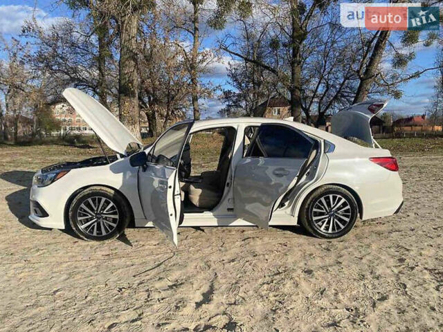 Белый Субару Легаси, объемом двигателя 2.5 л и пробегом 219 тыс. км за 12000 $, фото 13 на Automoto.ua