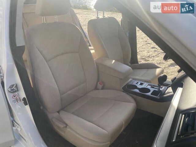 Белый Субару Легаси, объемом двигателя 2.5 л и пробегом 219 тыс. км за 12000 $, фото 30 на Automoto.ua