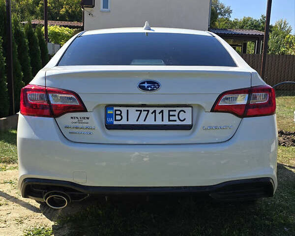 Белый Субару Легаси, объемом двигателя 2.5 л и пробегом 219 тыс. км за 12000 $, фото 1 на Automoto.ua
