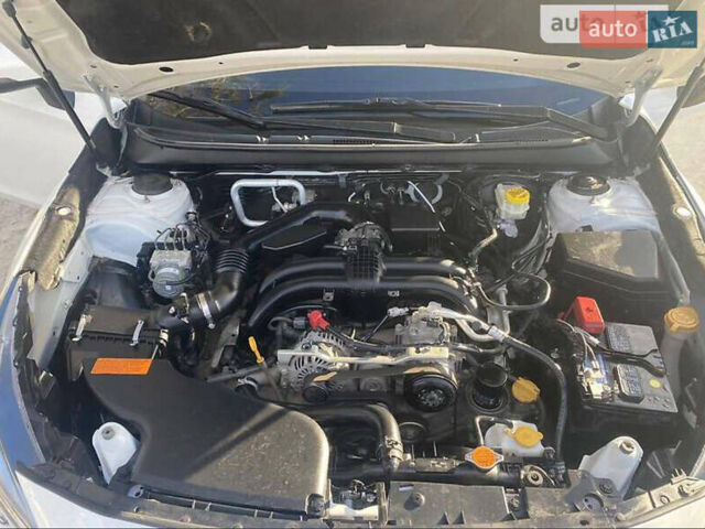 Белый Субару Легаси, объемом двигателя 2.5 л и пробегом 219 тыс. км за 12000 $, фото 12 на Automoto.ua