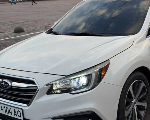 Белый Субару Легаси, объемом двигателя 2.46 л и пробегом 77 тыс. км за 18000 $, фото 4 на Automoto.ua