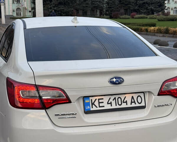 Белый Субару Легаси, объемом двигателя 2.46 л и пробегом 77 тыс. км за 18000 $, фото 5 на Automoto.ua