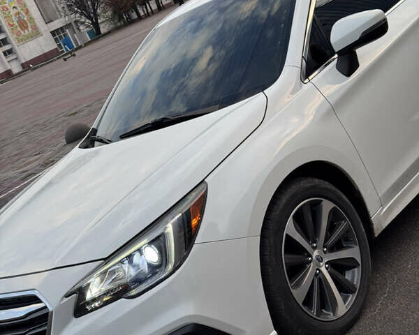 Белый Субару Легаси, объемом двигателя 2.46 л и пробегом 77 тыс. км за 18000 $, фото 3 на Automoto.ua