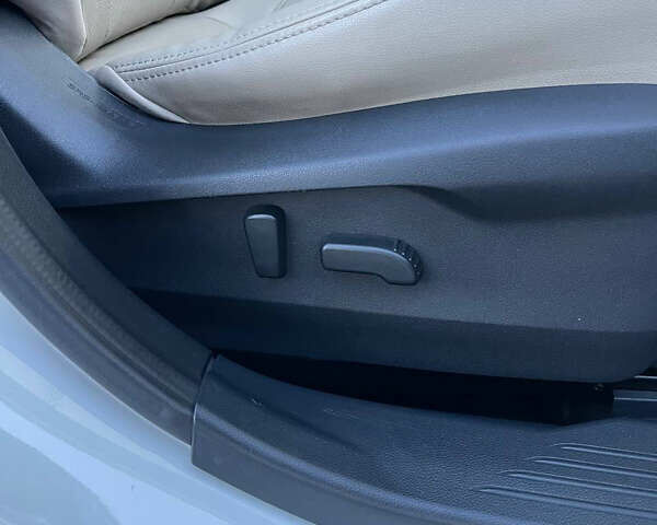 Белый Субару Легаси, объемом двигателя 2.5 л и пробегом 40 тыс. км за 15900 $, фото 31 на Automoto.ua