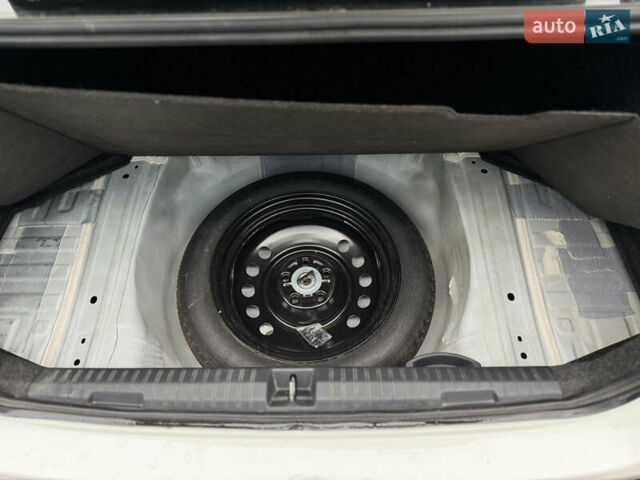 Белый Субару Легаси, объемом двигателя 2.5 л и пробегом 124 тыс. км за 18100 $, фото 19 на Automoto.ua