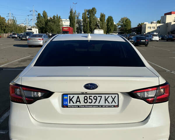 Белый Субару Легаси, объемом двигателя 2.5 л и пробегом 102 тыс. км за 17000 $, фото 4 на Automoto.ua