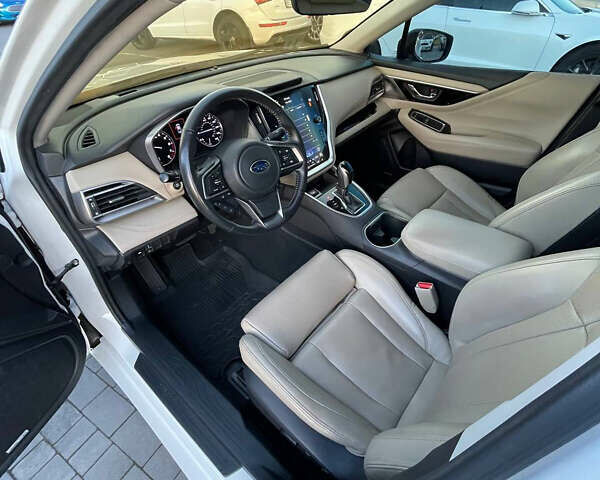 Белый Субару Легаси, объемом двигателя 2.5 л и пробегом 40 тыс. км за 15900 $, фото 10 на Automoto.ua