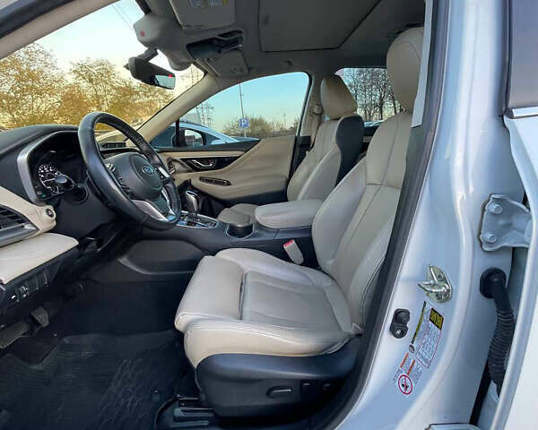 Белый Субару Легаси, объемом двигателя 2.5 л и пробегом 40 тыс. км за 15900 $, фото 11 на Automoto.ua