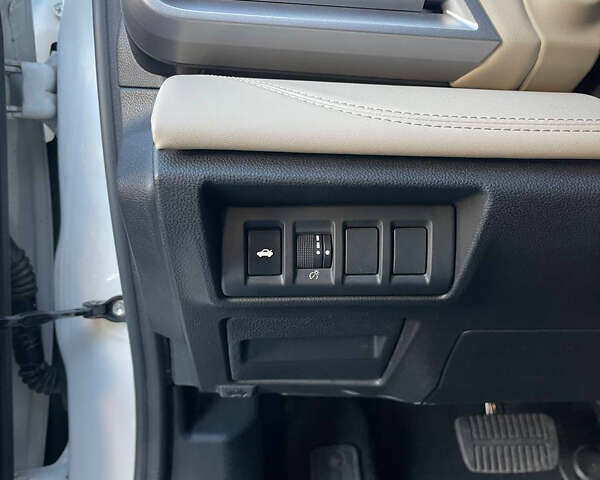 Белый Субару Легаси, объемом двигателя 2.5 л и пробегом 40 тыс. км за 15900 $, фото 16 на Automoto.ua