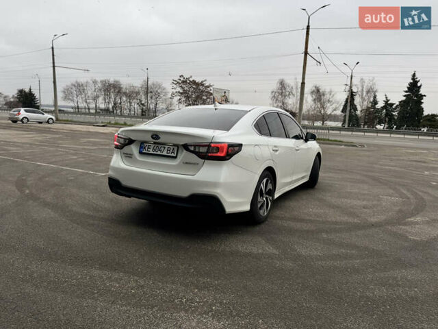 Белый Субару Легаси, объемом двигателя 2.5 л и пробегом 124 тыс. км за 18100 $, фото 1 на Automoto.ua