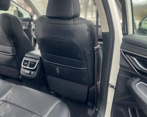 Білий Субару Легасі, об'ємом двигуна 2.5 л та пробігом 4 тис. км за 17900 $, фото 45 на Automoto.ua