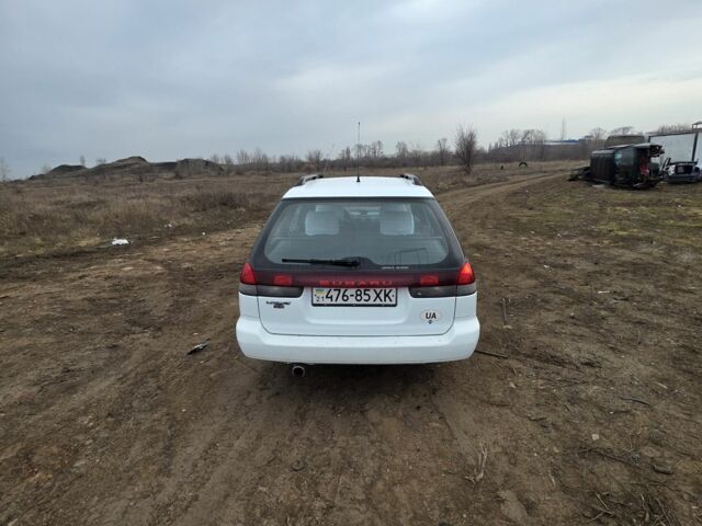 Белый Субару Легаси, объемом двигателя 2 л и пробегом 117 тыс. км за 2300 $, фото 4 на Automoto.ua