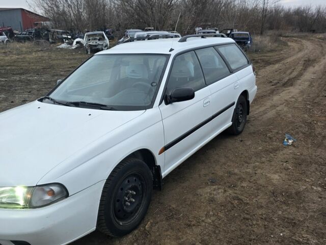 Белый Субару Легаси, объемом двигателя 2 л и пробегом 117 тыс. км за 2300 $, фото 1 на Automoto.ua