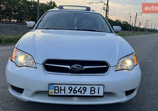 Білий Субару Легасі, об'ємом двигуна 2.5 л та пробігом 70 тис. км за 6700 $, фото 1 на Automoto.ua
