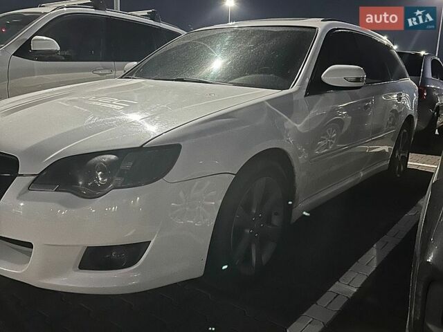 Білий Субару Легасі, об'ємом двигуна 2 л та пробігом 238 тис. км за 6700 $, фото 2 на Automoto.ua