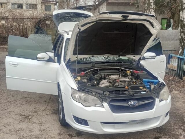 Белый Субару Легаси, объемом двигателя 2 л и пробегом 230 тыс. км за 6800 $, фото 7 на Automoto.ua