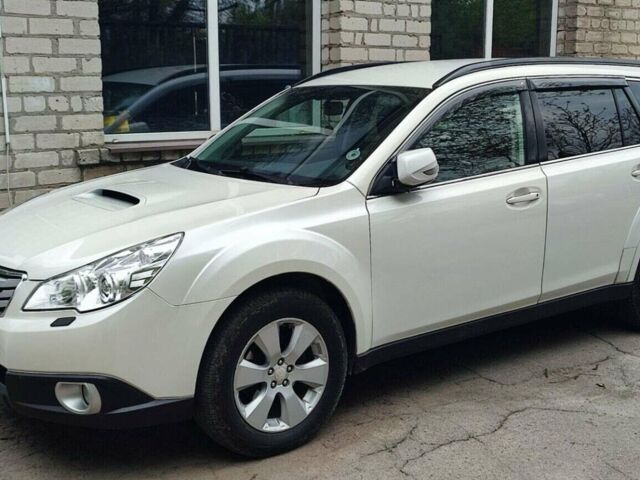 Білий Субару Легасі, об'ємом двигуна 2 л та пробігом 310 тис. км за 9000 $, фото 1 на Automoto.ua