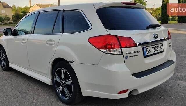 Білий Субару Легасі, об'ємом двигуна 2 л та пробігом 225 тис. км за 7600 $, фото 22 на Automoto.ua