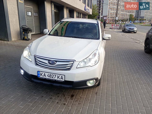 Білий Субару Легасі, об'ємом двигуна 2.46 л та пробігом 250 тис. км за 6500 $, фото 1 на Automoto.ua