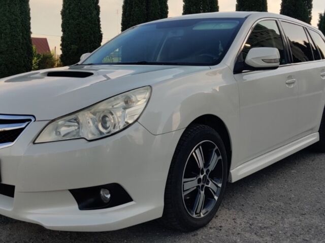 Білий Субару Легасі, об'ємом двигуна 2 л та пробігом 225 тис. км за 7600 $, фото 3 на Automoto.ua