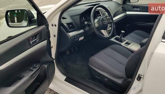 Білий Субару Легасі, об'ємом двигуна 2 л та пробігом 225 тис. км за 7600 $, фото 5 на Automoto.ua