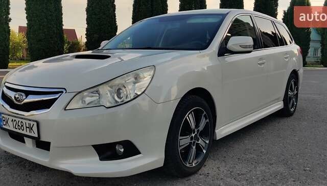 Білий Субару Легасі, об'ємом двигуна 2 л та пробігом 225 тис. км за 7600 $, фото 4 на Automoto.ua